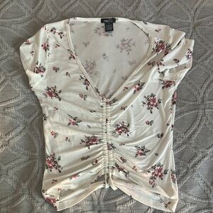 Rue21 Cream Floral Ruched Cap Sleeve Blouse